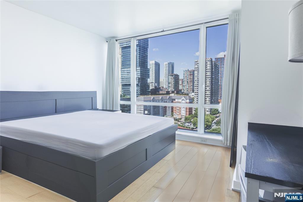 Experience luxury waterfront living at Crystal Point! Enjoy world-class amenities including a 24-hour concierge, fitness center, outdoor pool, resident lounge, and more. Located just moments from Exchange Place PATH, Ferry, and Light Rail, this premier address offers a seamless NYC commute, stunning waterfront surroundings, and easy access to top restaurants, cafés, shopping, and entertainment. Live where convenience, comfort, and sophistication meet. 24-hour concierge, fitness center, outdoor pool, resident lounge, children's playroom, screening room, waterfront promenade access, and convenient proximity to Exchange Place PATH, Ferry, Light Rail, dining, shopping, and entertainment.