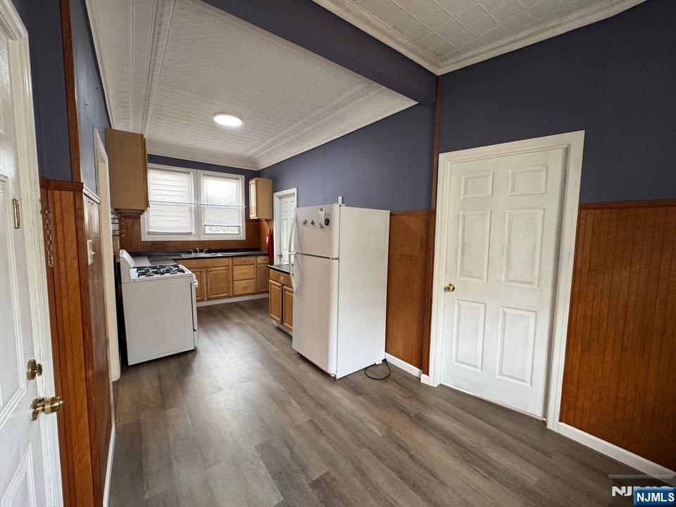 Welcome to 52-54 Washington Street (56 Washington Street actual address), a super convenient apartment, truly a dream for commuting. This second floor apartment is comprised of two bedrooms, living room, eat-in kitchen and bathroom. The heat and water are included in the rent. It is located in one of the most commuter friendly towns in Hudson County. The apartment is located one block away from Kennedy Elementary school and Washington Middle School and 0.6 miles away from Harrison High School. It is just a few blocks from shops, restaurants, parks, Houses of Worship and so much more. Public transportation is super convenient! The bus stops at the corner, the Harrison Station with Path access to New York and beyond is 0.6 miles away and you are mere minutes to several major highways. Do not miss out on this opportunity!