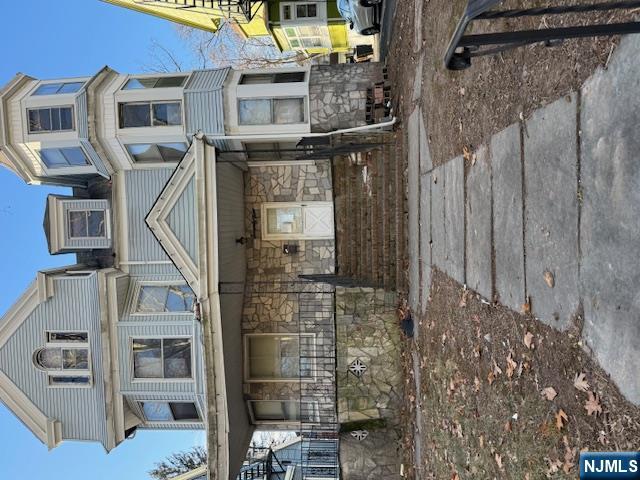 Large Single family home. Needs work