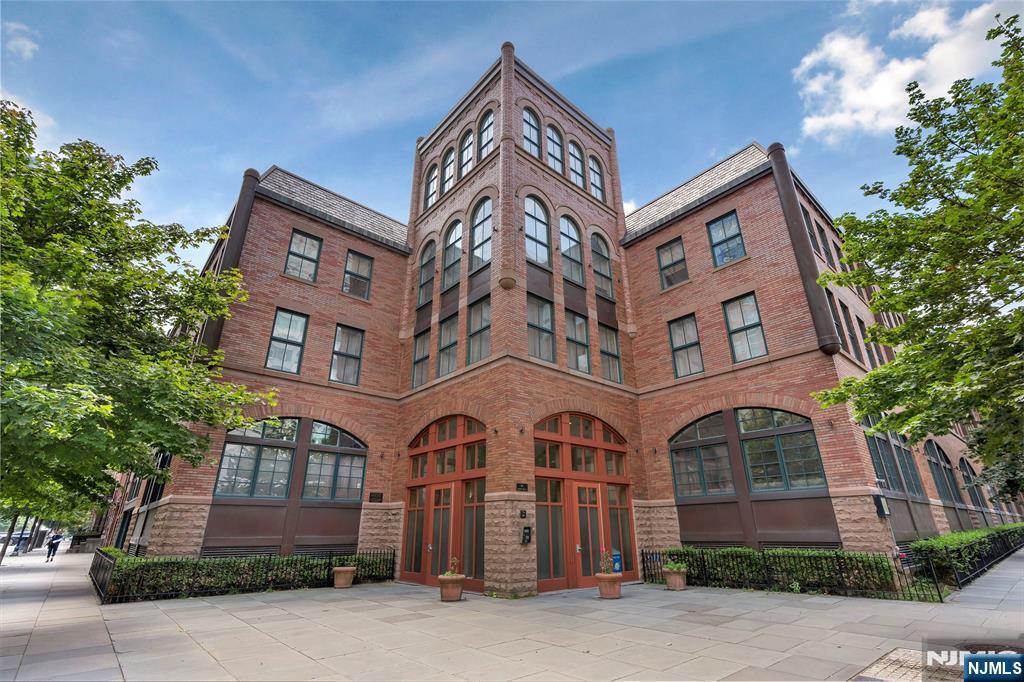 Thoughtfully designed studio at The Grandview featuring hardwood flooring throughout, stainless steel appliances, granite countertops, in-unit washer/dryer, extra closet space, and an included Murphy bed to maximize both functionality and living space. Amenities include an elevator, fitness center, and shared backyard. Located in the highly desirable Paulus Hook neighborhood, this home is just blocks from Exchange Place PATH, making it a commuterâ€™s dream with easy access to Midtown Manhattan and the Financial District via PATH or NY Waterway Ferry. Residents enjoy the waterfront promenade, charming cafes and restaurants, shopping, grocery stores, and vibrant city living right outside their door. **Deeded garage parking is available for an additional $40,000**