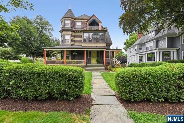 Two Floor duplex apartment in an owner occupied 4 family. Private entrance w/ assigned parking spot right out your front door. 1st FL has dining/living Room combo space w/ a small functional kitchen. 2nd FL has a full bedroom and Bathroom with tub shower. This unit is bright and airy with hardwood floors through-out and tall ceilings. New tiled kitchen, entryway and bathroom. located close to the train to NYC and close to Walnut shopping district that offers Restaurants, Pubs, and farmer's market on Saturday mornings and an annual town fair. Heat, hot water and cooking gas included in rent. Tenant only pays for electric and cable/Internet. Cable company in use is through Verizon Fios