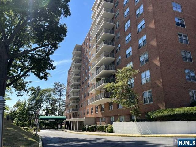 BEAUTIFULLY RENOVATED, UNFURNISHED OR FURNISHED, 1 BR, 1 BTH UNIT AT THE EXECUTIVE HOUSE ON THE 8TH FLOOR WITH NYC SKYLINE VIEW, UPDATED KITCH W/GRANITE COUNTERS, REFRIGERATOR AND DISHWASHER, DINING RM, SPACIOUS LIVING RM W/BAR AREA AND SGD TO TERRACE, AND UPDATED FULL BATH. SOME AMENITIES INCLUDE GROUND FLOOR LOBBY, ELEVATOR, POOL, 24 HR DOORMAN, LAUNDRY IN BASEMENT, ONE BLOCK TO HACKENSACK UNIVERSITY MEDICAL CENTER, CLOSE TO SHOPPING AND MAJOR HIGHWAYS. NO PETS OR SMOKING!! ASSIGNED PARKING $125 PER MONTH. TENANT MUST HAVE RENTERS INSURANCE. TENANT PAYS INTERNET $25 PER MONTH. WATER, HEAT, A/C INCLUDED. $250 MOVE IN FEE TO ASSOCIATION AND $500 REFUNDABLE FEE DEPOSIT AFTER MOVE IN AS LONG AS NO DAMAGE. PHOTOS FROM BEFORE TENANT.