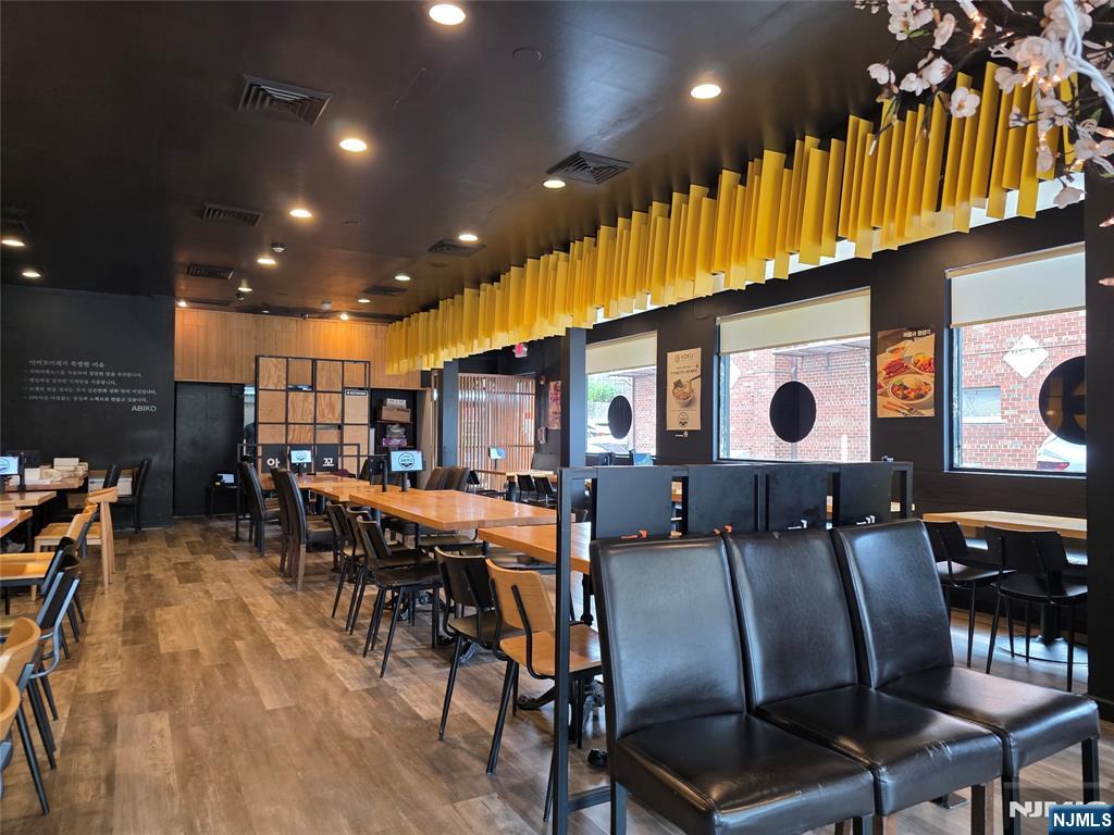 The first-time sale of the business in almost 30 years. Currently one of famous franchise restaurant. about 1,800 sqft plus full size basement. The buyer can keep the current franchise style or run their own new business. Sold as-is condition, but fully equipped. full basement with 2 frozen walk-in box and one walk-in cooler and a lot f storage space. about 8 off-street parking space on the Borad Ave.