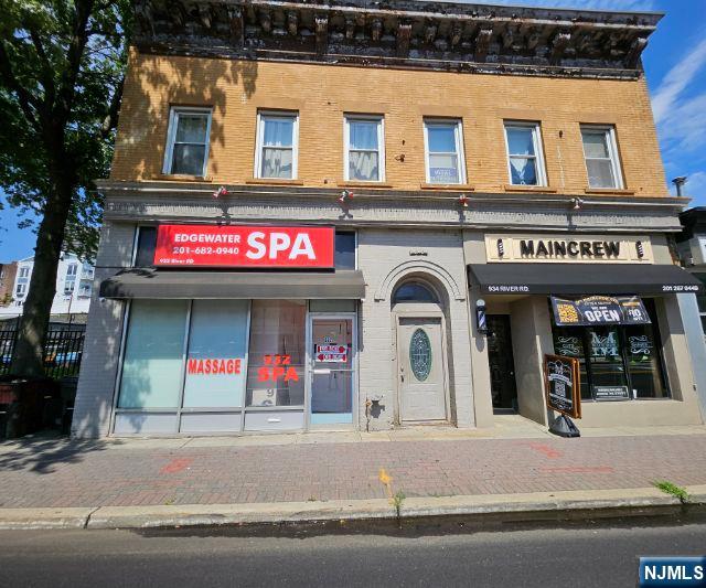 Turnkey SPA/Massage space with 2 showers and half bathroom, private rooms,available for immediate occupancy, prime location on river road,previous use was a real estate office. NO food, lease terms to be discussed on a case by case basis, taxes included, water included up to $200 per month.