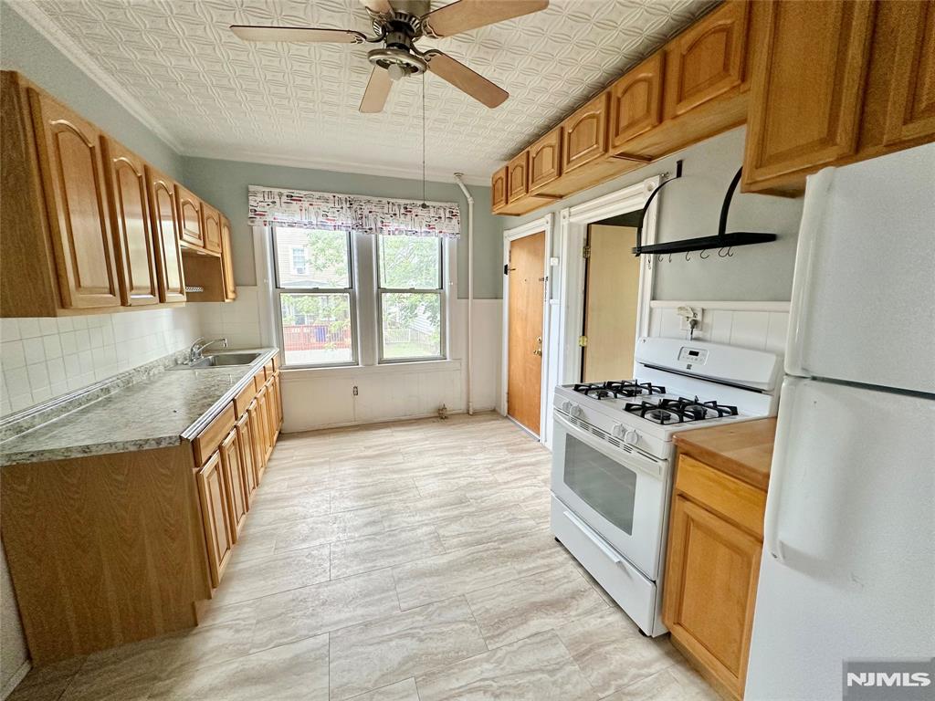 Renovated 1st floor, 1-bedroom apartment with an eat-in kitchen and an abundance of cabinet space. Large sun-filled living/dining room. large private backyard. Full height large basement with private storage locker. Washer & Dryer in the basement. Easy highway access and downtown Main Street shopping and dining. The apartment is currently occupied.