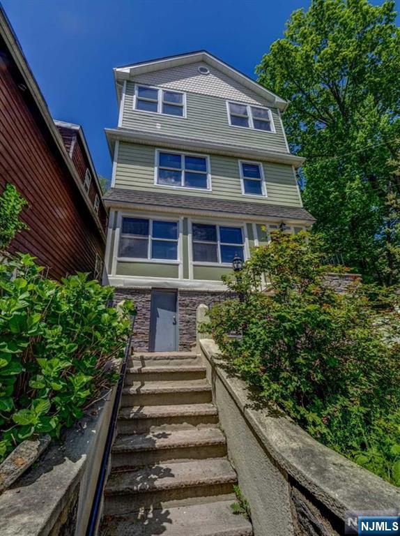 Amazing views of the Hudson River from this updated 2 bedroom apartment in Edgewater. Walking distance to Edgewater Ferry and shops this apartment includes 1 off street parking space. Granite kitchen counters, wood cabinets, granite and marble bathroom, hardwood floors and laundry complete this cheery apartment. Tenant pays all utilities except cold water.