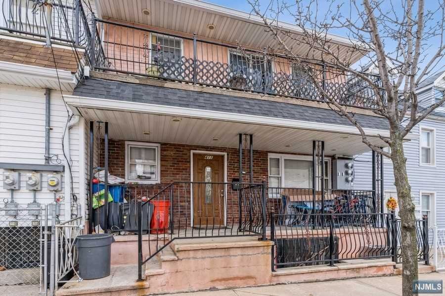 Spacious 2 family home in desirable location of Union City. This home has 6 bedrooms and 3 full bathroom and a nice size backyard. It's the perfect investment opportunity. The location is close to major public transportation, shopping, restaurants and parks. All buyers welcome.