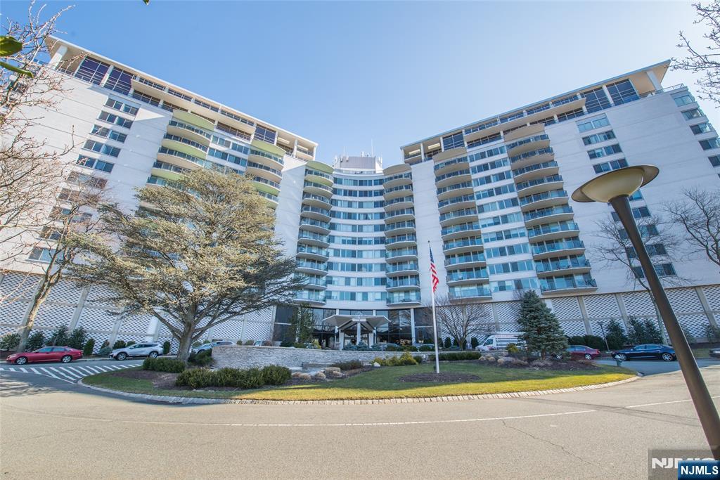 Beautifully renovated unit featuring unparalleled sunset views and premium finishes throughout. Gourmet kitchen with sleek new cabinetry and modern upgrades. The open concept flow leads to a versatile dining area or office, flooded with natural light from floor to ceiling windows. The expansive living room invites relaxation, complete with a private balcony offering sweeping views of nature. The bedroom features a walk in closet with ample storage. The primary ensuite is a luxurious sanctuary, offering a spa-inspired bath with a jetted tub and enough space for a king sized bed and additional furnishings. This high-rise gem redefines upscale living with its contemporary flair and unmatched elegance. Conveniently located just minutes from NYC transportation and top tier shopping, this unit is the perfect blend of luxury and convenience. Don't miss the opportunity to make this one-of-a-kind property yours! 24 hour doorman/concierge, tennis courts, heated outdoor Olympic-sized pool, gym, valet parking, putting green, emergency generator, community room, pickle ball/basketball court.