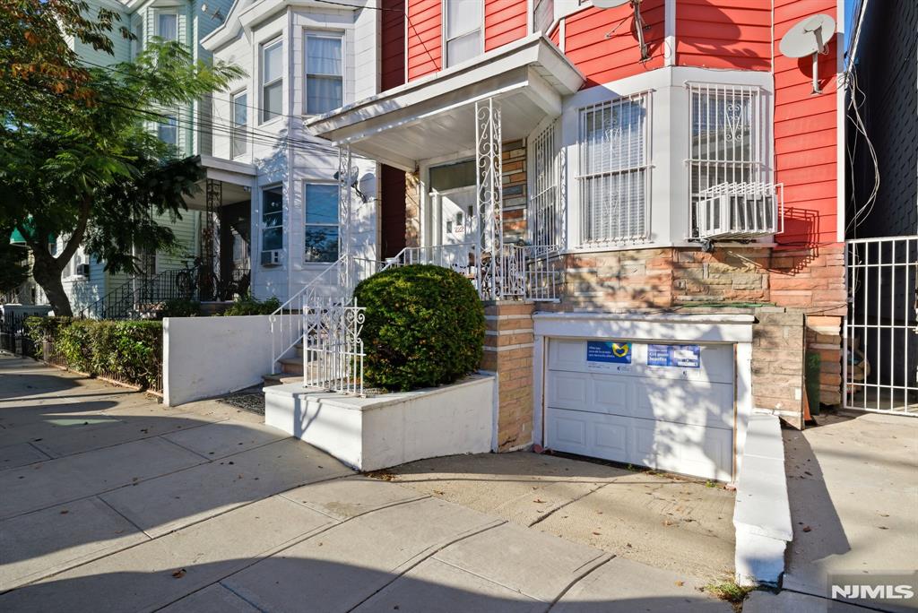 FRESHLY PAINTED!!!! MOVE IN TODAY!!!! TERRIFIC 1ST FLOOR LARGE & SPACIOUS 2 LARGE BEDROOM APT RENOVATED WITH 1 CAR OFF STREET PARKING AND GARAGE INCLUDED FOR YOUR CONVENIENCE. ON SITE LAUNDRY, BACK YARD, SMALL PET FRIENDLY!!!! UTILITIES ARE SEPARATE; DAYCARE CENTER ACROSS THE STREET ... FREE FOR UNION CITY RESIDENTS. EASY COMMUTE AND ACCESS TO ALL! NEAR BOULEVARD EAST!!!..Enjoy AMAZING living space, with 2 bedrooms and 1 bathrooms. Prime Location!!!! Be in Midtown Manhattan/Hoboken in Minutes ...This home is steps away fromlight rail/ public transportation, making your daily travels a breeze. Walk to Everything: You're surrounded by convenience. From grocery stores and restaurants to cafes and parks, everything you need is just a short walk away. Bus to NYC within 2 blocks. Views of NYC Skyline. more can Excellent Credit Score 675 + is necessary to rent. Income verification. Interview with the landlord.