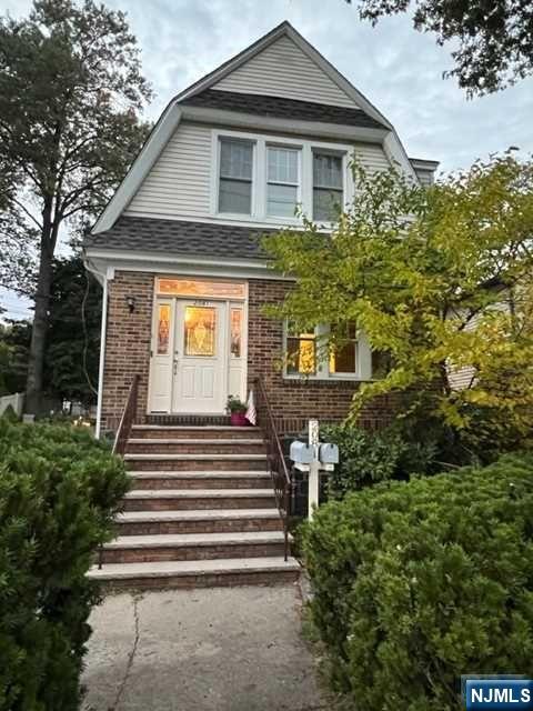 BEAUTIFUL CENTRALLY LOCATED 2 FAMILY IN THE CENTER OF FORT LEE. THIS PROPERTY FEATURES 2 BEDROOMS AND A FULL BATH ON THE FIRST FLOOR, AND 1 BEDROOM, 1 FULL BATH ON THE S A VERY NICE LAYOUT WITH A PARKLIKE YARD SETTING. PLENTY OF PARKING SPACES. MINUTES TO THE BRIDGE RT 1&9, RT 46,TURNPIKE, AND NYC.