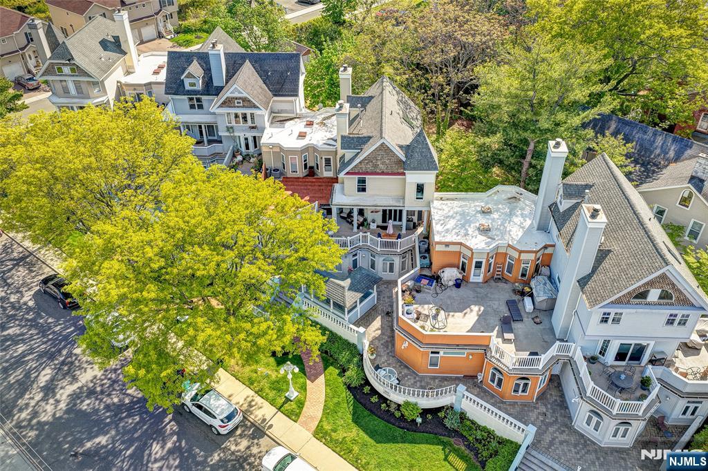 top of Keyport overlooking the Yacht club Waterview's from all 3 level first floor private bedroom/full bath and door to rear balcony, 2nd floor offers kitchen/breakfast nook, formal dining room, laundry,1/2 bath and incredible living room fireplace and a deck with water views for your enjoyment, awesome layout for sunbathing yoga, training or outdoor office. 3rd fl has vaulted ceiling with room for office, guest bedroom. Master Bedroom suite with soaking tub and rare reading area Storage unit & garage under units. Location location location location - waterfront parks. shopping, dining, antique shops, pet friendly, Keyport also offers a boat ramp. paths along the water