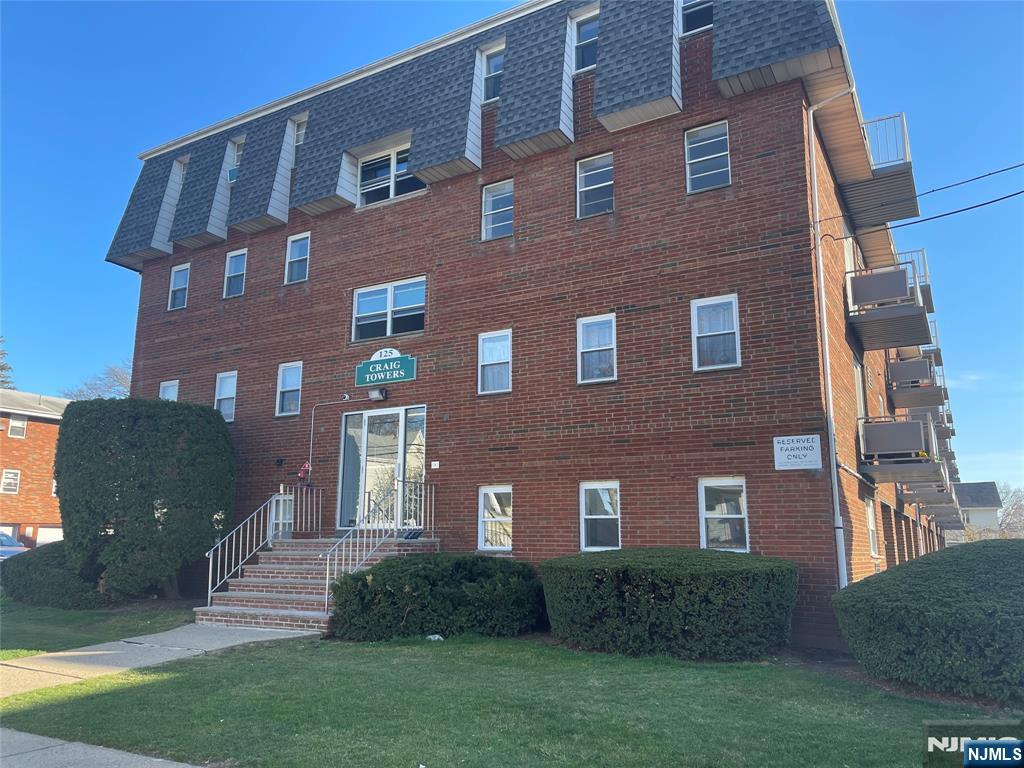 NO SECURITY DEPOSIT required for this great third floor unit in a well maintained building with updated kitchen and NEW full bath. Quiet balcony off living room. Come see this nice size, bright and sunny unit with lots of windows & closets, located on a quiet street close to transportation, shopping and restaurants. Off street parking spots and/or garage available for extra monthly fee.
