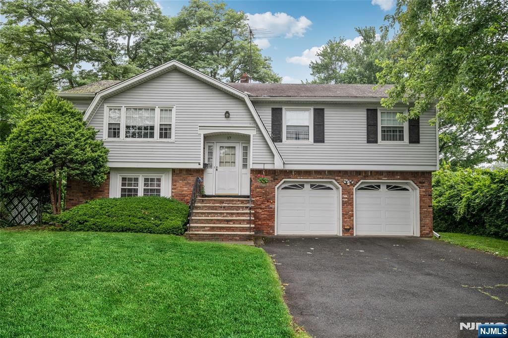 First time offered since built! Very nice curb appeal! Original owner has maintained this large bi-level thruoout the years. Bring your decorating ideas to make this your own vision. Home has sliding glass doors from the Kitchen on the upper level and also from Family Room on lower level. Hardwood floors under carpet on upper level visible in the BR's. Lower level has vinyl flooring. The lower level was refurbished in 2012/2013. Primary bedroom has door to main bath. Private level yard plus no neighbor on the right this lot will never be built on owned by neighbor on adjacent street. Convenient location for commuting to NYC by train or bus. Train is just a short distance as well as park and ride for the bus from Willowbrook ma