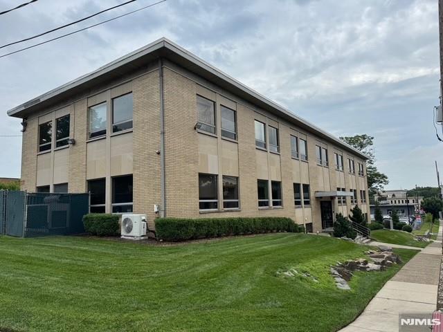 Convenient location. Nice clean and well maintained- PROFESSIONAL (LAWYER,CPA,GENERAL..ETC) OFFICE SPACE LEASE. other size also available..unit #104, 950 sqft for $1650. RE TAXES, CAM AND UTILITIES ARE INCLUDED IN RENT. Tenants 24 hr access to building.Shared kitchen,Ample parking.