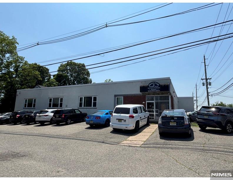 -Zoned M for light industrial and automotive uses -New Roof Installed 2024 -Available for sale or lease offering flexibility for different buyer profiles -Ideal for mechanics, fabrication, storage, etc. -Quick access to Routes 4, 17, 80, and George Washington Bridge -Standalone structure with full operational control