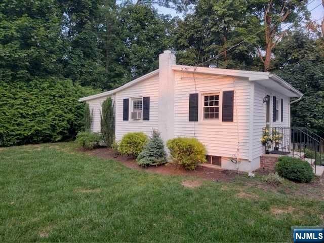 Charming Cottage offers a Great Location! Private tranquil setting, providing your own oasis. Includes washer, dryer, parking and plenty of garage storage. Enjoy the living space with access to a yard and a paver patio furnished with a wrought iron table and chairs that seat 6,perfect for out door dinning