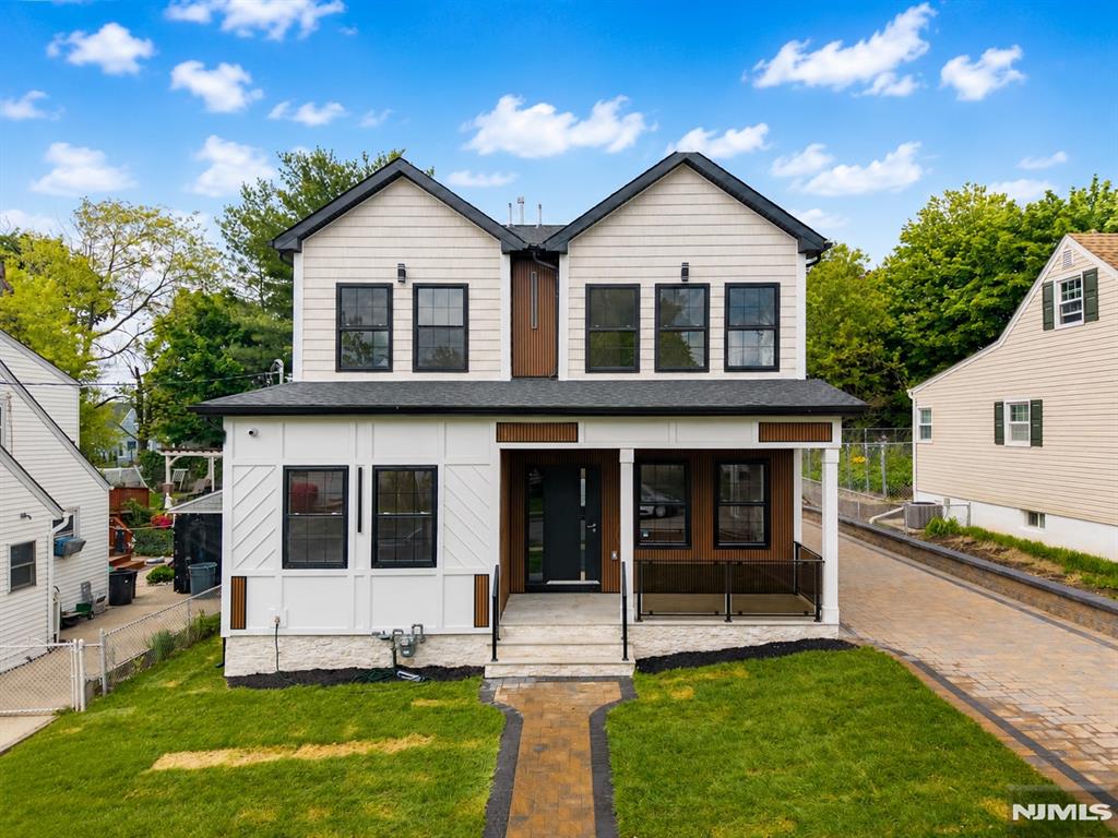OPEN HOUSE Sunday 14 from 1:00 - 4:00 pm.