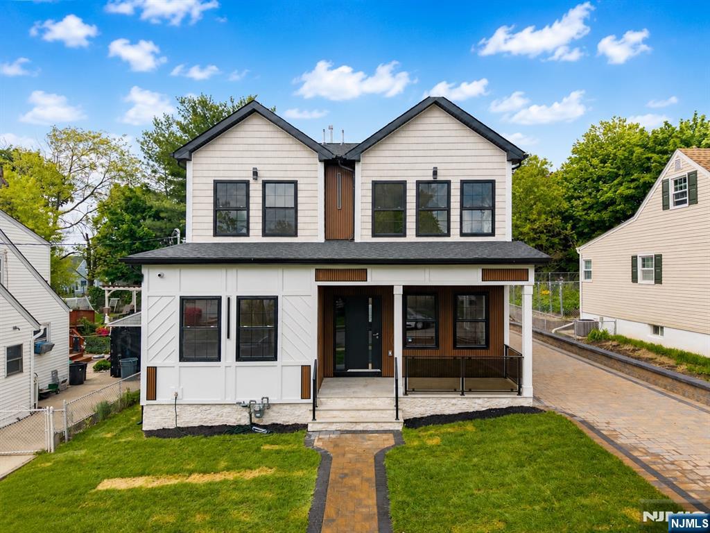 OPEN HOUSE Sunday 14 from 1:00 - 4:00 pm.