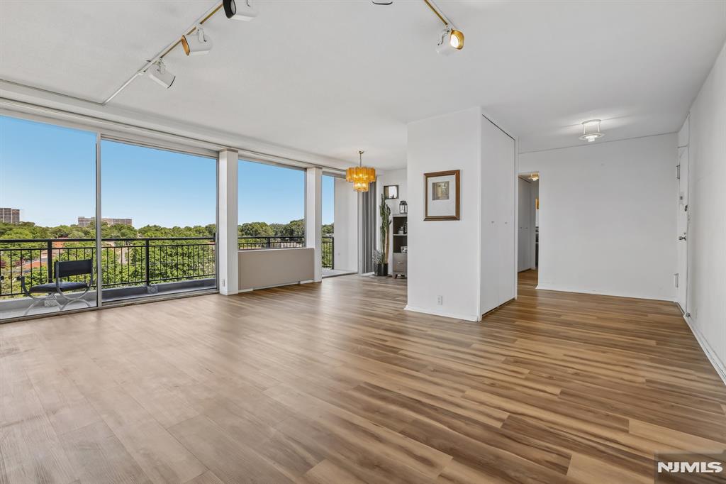 Welcome to the Horizon House an exceptional community in Fort Lee â€” a full-amenities building set on 30 acres of beautifully landscaped grounds with magnificent views of the Hudson River, the New York City skyline, the George Washington Bridge, and the Garden State. This spacious recently renovated unit features new flooring, recently updated kitchen with a new Bosch dishwasher, new bathroom fixtures and a large private terrace with spectacular sunset views overlooking the Garden State. Residents enjoy full-service living with a 24-hour doorman, onsite management, fitness center, two outdoor pools, playgrounds, and tennis courts/pickleball court, childrens playball and on-site convenience store. Commuters dream with NJ transit just steps away. Monthly Maintenance: $1,963.08: Monthly maint $607.34, Cap Asses $356.25, Tax Util,Mtge & Insu $859.55, Cable & internet $71.54, Parking $48.40, Amenity fee $20. Co-op Board approval required with a 4:1 income to debt ratio.