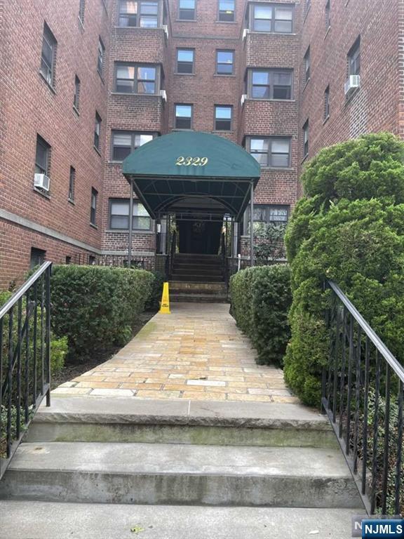 Bright 1 bedroom apartment located on the 3rd floor at desirable Hudson Terrace. Spacious LR, BR, Eat in kitchen, bathroom with the window, hardwood floors. Subject to board approval. 3:1 ratio of gross income to rent and other monthly obligations. Cold/hot water, heat is included in rent. 1 assigned parking space is available. Great location, NYC bus is in front of the building. Short distance to GWB, park and shopping. Co-op Board requires four consecutive paychecks, three consecutive bank statements, a minimum credit score of 675, and a 3:1 income-to-debt ratio. Building fees include a $300 non-refundable application fee and a $250 refundable move-in deposit.