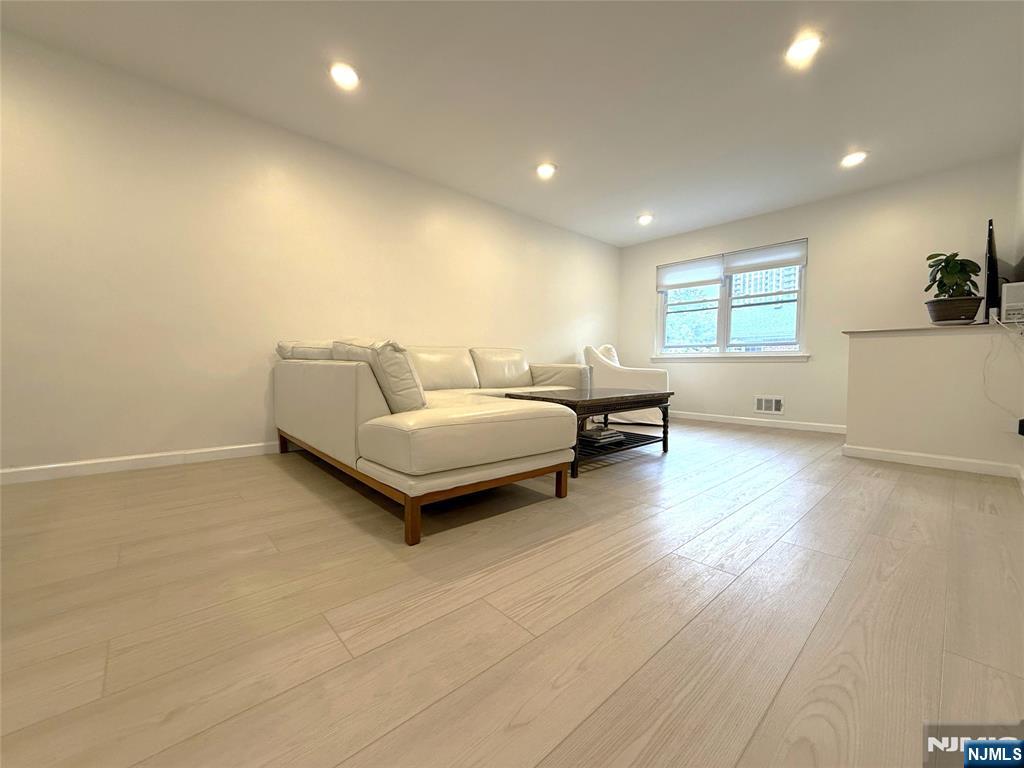 Fully renovated 2 brs & 1bath condo in the heart of Fort Lee. This spacious 1,154 SF corner unit features brand-new windows on three sides, flooding the home with natural light. Enjoy a gourmet kitchen with custom cabinetry, quartz countertops, and all-new appliances, alongside a uniquely designed modern bathroom. The NYC-bound NJ Transit bus (Routes 156/159) stops just a 4-minute walk away at Anderson Avenue and Columbia Avenue. Enjoy an effortless commute with the GWB only 5 minutes away, plus top schools, shopping, and dining all within close proximity.
