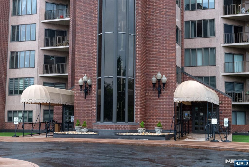 Hereâ€™s a wonderful opportunity to live in one of the areaâ€™s most desirable luxury communities. This is true single-level living with all the terrific nearby conveniences that Wayne has to offer. Through a set of double doors is this spacious, 2,600-sq. ft. condo. Beyond the grand entryway with a walk-in coat closet is a sprawling, open living and dining area that is perfect for gatherings. Thereâ€™s a powder room for guests, and a flex space that adapts to your lifeâ€”make it your home office, a library, or even a den. You decide. There are 2 bedrooms and 2 more bathsâ€”both full. At Breckenridge, you'll have a doorman and indoor parking. (This unit has 2 garage spaces.) Thereâ€™s also an outdoor pool, exercise room, tennis courts and a community room for socializing. Beautifully-manicured grounds and a separate basement storage unit complete this incredible package. The heating and cooling system, and water heater, have all been recently upgraded. Everything youâ€™ve been looking for is here at Breckenridge!