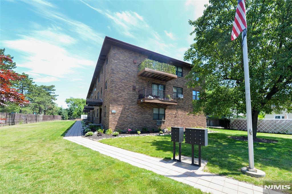 Spacious and well-maintained 1-bedroom condo in a prime Secaucus location! This bright unit features beautiful hardwood floors throughout, an oversized living and dining area, updated kitchen with breakfast bar, renovated full bath, and a generously sized bedroom with a large walk-in closet. Enjoy the convenience of a designated parking space, ample guest parking, on-site laundry facilities, shared storage, and easy access to NYC transportation, major highways, shopping, dining, and entertainment. A fantastic opportunity for commuters or anyone seeking comfortable, low-maintenance living in a highly convenient location. Stove and intercom sold as is. Some photos are virtually enhanced.