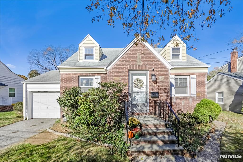 Charming cape 3bed/1bath w hardwood floors, bordering Oradell. Close to train, bus & St Joe's! Newer stove, fridge & 200 AMP service. Quiet street, yard, ready for expansion! With some updating this home can grow w you. Come see the possibilities! Location & Potential=Equity Offers will be reviewed Tuesday 11/25 at 3PM.