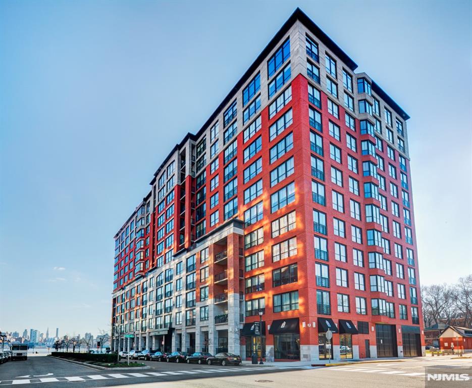 Welcome to this rare-to-find 1 bed, 1.5 bath Penthouse in the luxurious Hoboken Waterfront community, 1025 Maxwell Lane.