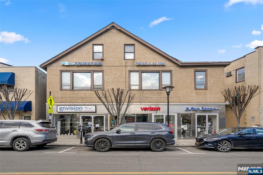 Well-maintained, free-standing commercial building for sale! This is a great investment opportunity.100% leased. 6 tenants: 3 retail and restaurant. This is a fantastic investment opportunity, as the property is 100% leased with six tenants: three retail and restaurant businesses and two office spaces. A new roof was installed in 2023, and the air conditioners were replaced recently. The property generates a net operating income (NOI) of $228,154 per year, with an average annual increase of 3% to 4%. Located in the central business district, this building benefits from a prime location. At the rear of the property, there is a newly constructed municipal parking facility and park. High-rise luxury residential rental buildings, a variety of restaurants and cafes, a theater, and a large shopping mall also surround the area.