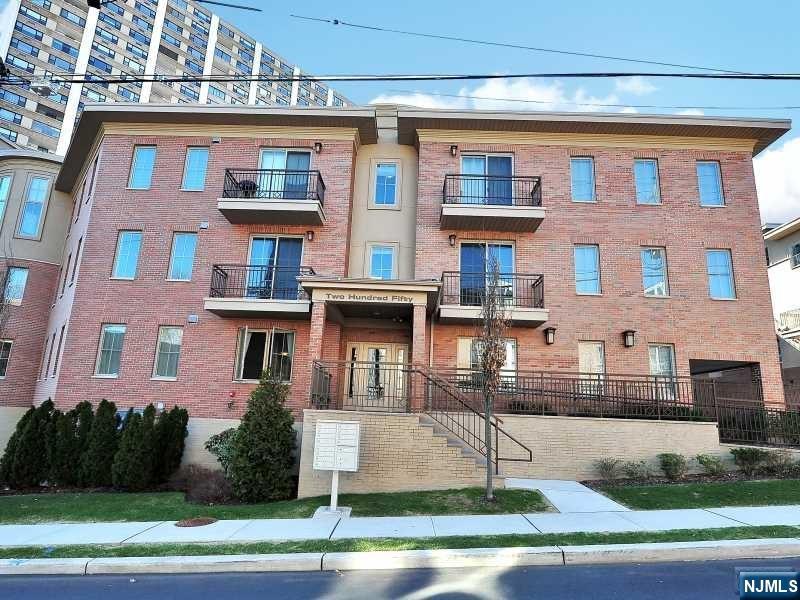 Great location on the border of Edgewater. Move right into this turn key 2 bedroom, 2 bathroom condominium at Palisades Pointe. The grand 9 ft ceilings along with the dark hardwood floors makes this home truly appealing. The kitchen features beautiful Brookhaven cabinets with a self-cleaning oven and a range hood that vents directly outside. Soft closing cabinet doors and drawers are located throughout the home as well as upgrades to the lighting fixtures. Bus to NYC right across the street makes commuting convenient. Two car outdoor tandem parking spots are also included in the rental. NO PETS.