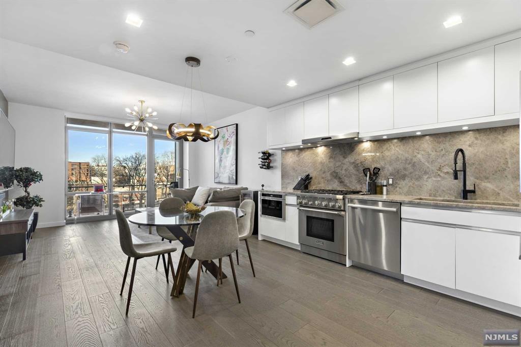 Fabulous 1 bedroom 1 bath with terrace and western exposure at One Park! Spacious kitchen with chef appliances, spacious bedroom with ample closet space, spa-inspired bathroom with modern porcelain flooring and richly-toned wall tiles. Over 25,000 square feet of building amenities, including pool, state-of-the-art fitness center, indoor squash/basketball court, 24 doorman, valet parking, roof deck and so much more! Resident only shuttle service to the NYWW ferry servicing Midtown and Wall Street. Convenient access to shopping, light rail and all major highways.