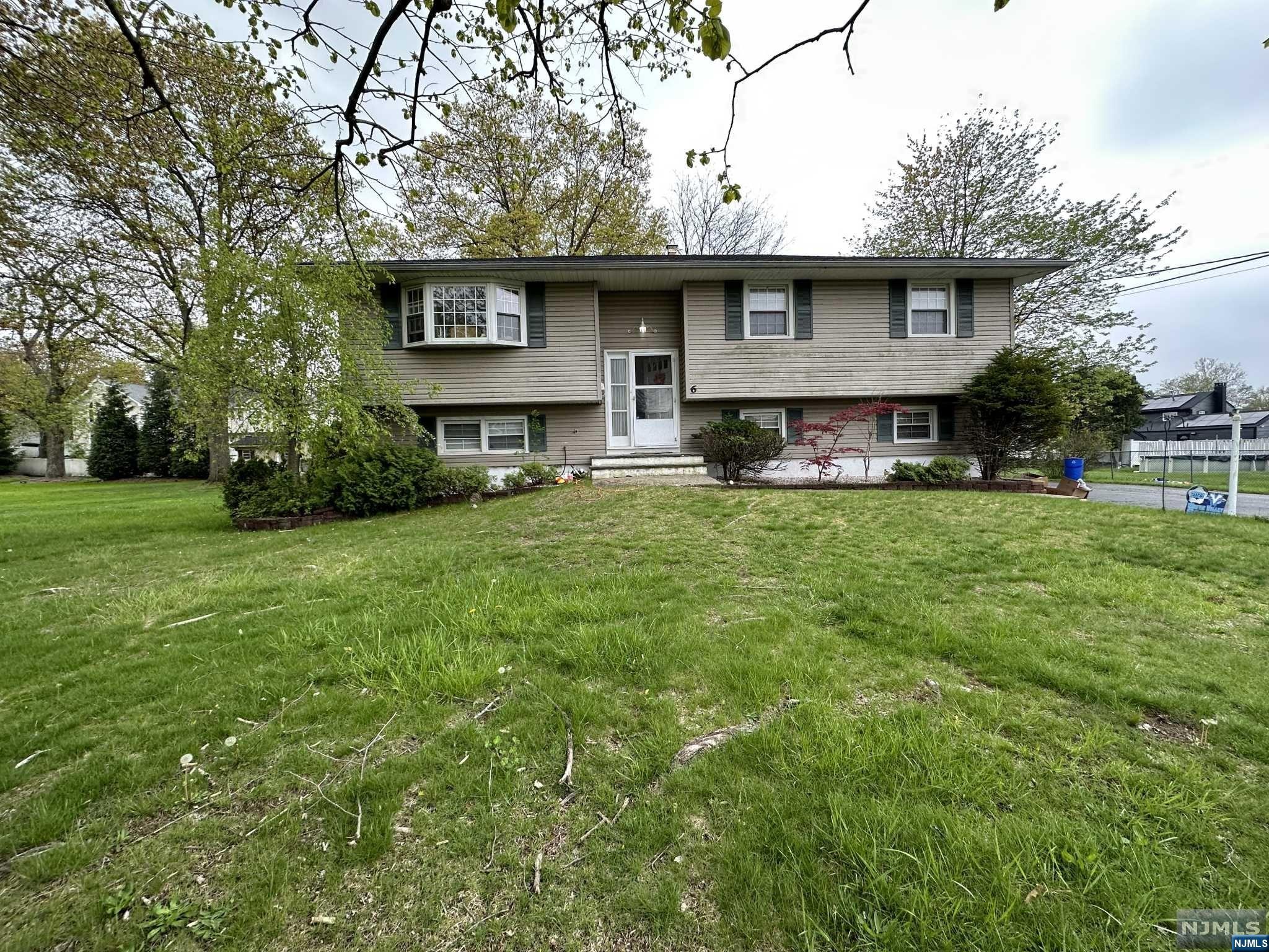 Welcome to the desirable Rolling Hills Section of Wayne! This 3 bed, 1.5 bath home is on a large level lot. Lower level family room could be divide into 2 spaces, family room and a 4th bed. Close to Whole Foods, NYC Transportation, shopping, 23, 80, 46 & more! Enjoy all that Wayne offers: excellent schools (Wayne Valley High School, Lafayette Elementary School, & AWMS), Trader Joe's, Whole Foods, Boys & Girls, Y, PAL, James Roe Pool, Michael Kilroy Park & more!