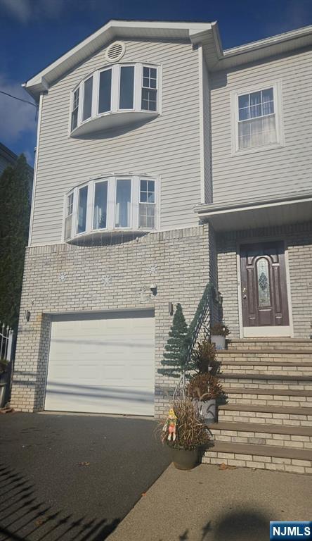 Spacious 3-bed 2-bath 2nd floor apartment featuring hardwood floor throughout, abundant natural sunlight, central AC and heat, and a private mini deck off the primary bedroom. Newly painted and renovated with modern finishes, this turn-key unit is located in a quiet residential area of North Newark, close to schools and public transportation, with convenient access to shopping, dining, and major transit routes. All applicants are subject to a background and income verification; a minimum one-year lease is required, and the apartment is available for immediate occupancy. The owner pays for water and sewage. Renter pays for gas and electricity. No smoking allowed. No broker fee.