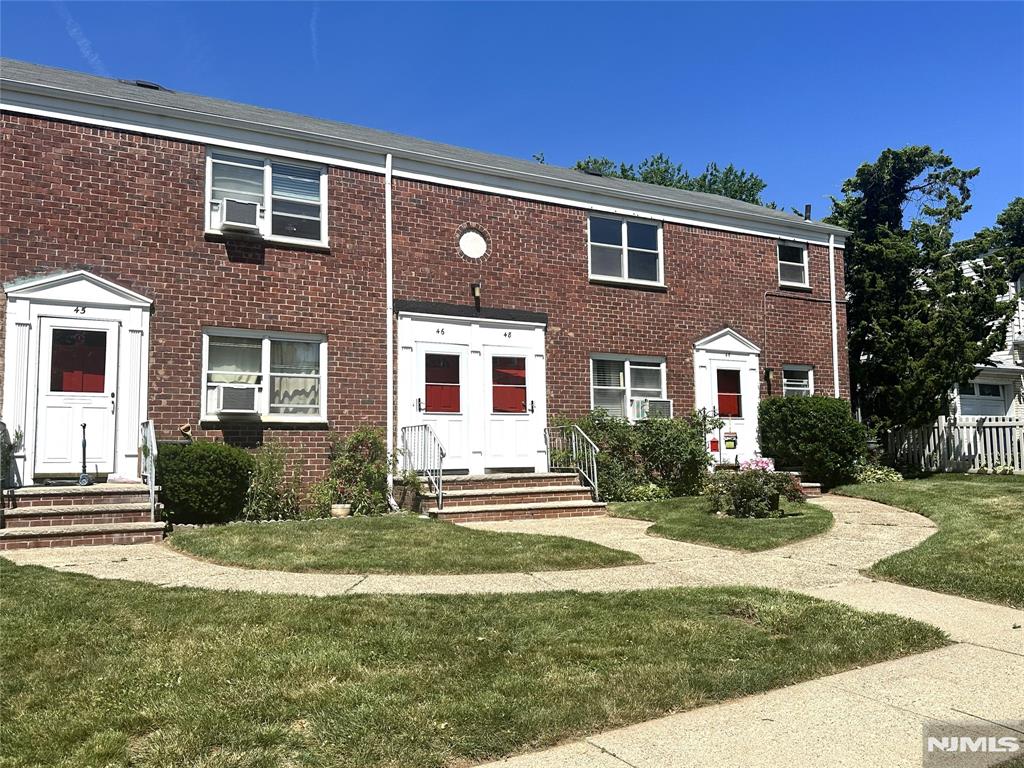 2 Bedroom Condo Available Immediately in Hackensack New Jersey. Newly Refinished Hardwood Floors throughout and Freshly Painted and Move-in-Ready. Walking distance to bus stop and local shops. To set an appointment to see, call Eileen 201.220.0579, or Sean 201.696.5668. Listed by CENTURY 21 Concept 100 201.385.7100.