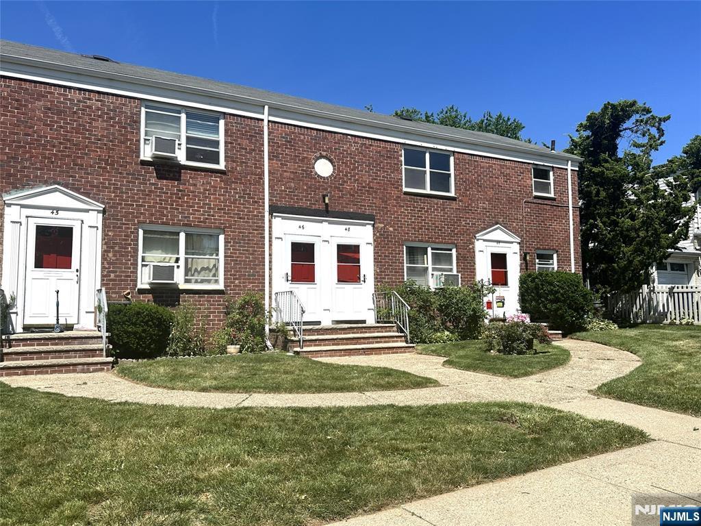 2 Bedroom Condo Available Immediately in Hackensack New Jersey. Newly Refinished Hardwood Floors throughout and Freshly Painted and Move-in-Ready. Walking distance to bus stop and local shops. To set an appointment to see, call Eileen 201.220.0579, or Sean 201.696.5668. Listed by CENTURY 21 Concept 100 201.385.7100.