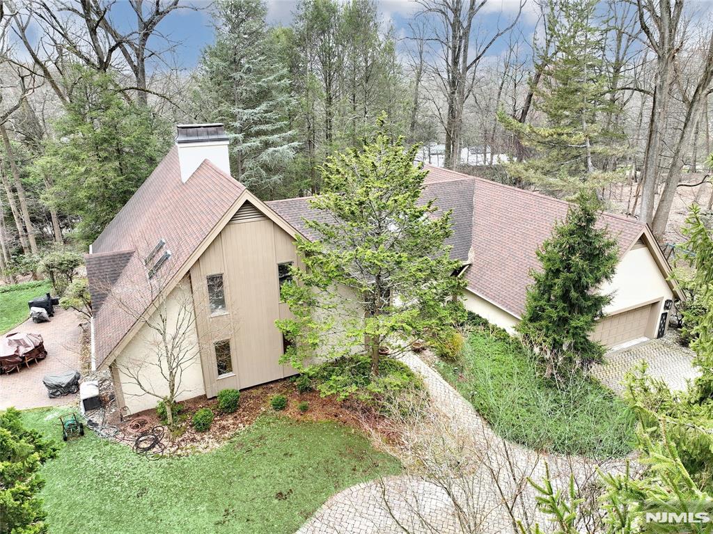 COME AND VIEW THIS AMAZING OPPORTUNITY TO OWN A CUSTOM HOME IN SADDLE RIVER NESTLED ON A 2.097 ACRE OF PRIVATE PROPERTY ON A CUL DE SAC STREET. THIS 2 STORY CONTEMPORARY WAS BUILT IN 1983, APPROX 3600 SQ.FT . ENTER THE MAIN FLOOR INTO THE FOYER, FORMAL DINING RM, MODERN EAT IN KITCHEN WITH SEPARATE BREAKFAST RM, OPEN FLOOR PLAN TO THE 2 STORY GREAT RM WITH A GAS FIREPLACE AND CUSTOM BUILT INS, LG.PRIMARY FIRST FLOOR BEDROOM WITH FULL BATH/STM.SS, 2ND. GUEST BEDROOM FBTH/SOT THE 2ND. FLOOR OFFERS A OPEN LOFT, 3RD.BEDROOM AND FULL BATH/SS. THE BASEMENT IS PARTIALLY FINISHED WITH A GYM, LAUNDRY AREA, UTILITIES AND PLENTY OF STORAGE SPACE WITH FULL WALK OUT TO REAR PROPERTY. 2 CAR ATTACHED GARAGE, WHOLE HOUSE GENERATOR, HARDWOOD FLOORING, SUN FILLED HOME . TOTAL PRIVACY !! CLOSE TO SCHOOLS, SHOPPING AND PUBLIC TRANSPORTATION. THIS HOME IS A MUST SEE!!
