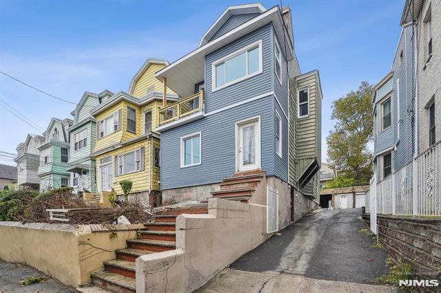 Renovated 4 Bedroom/2 Bath apartment in charming 2 family Victorian home in Jersey City. This home features 12 ft ceilings, updated kitchen with stainless appliances, living room and formal dining room, a sunroom and a terrace. Modern bathrooms with stylish tile. Close to Rt 78, Hudson Bergen light rail, shopping, Liberty State Park, Berry Lane Park, Arlington Park, houses of worship and restaurants. No parking. No smoking. Small dogs under 30 lbs non-aggressive breeds may be considered. Available ASAP.