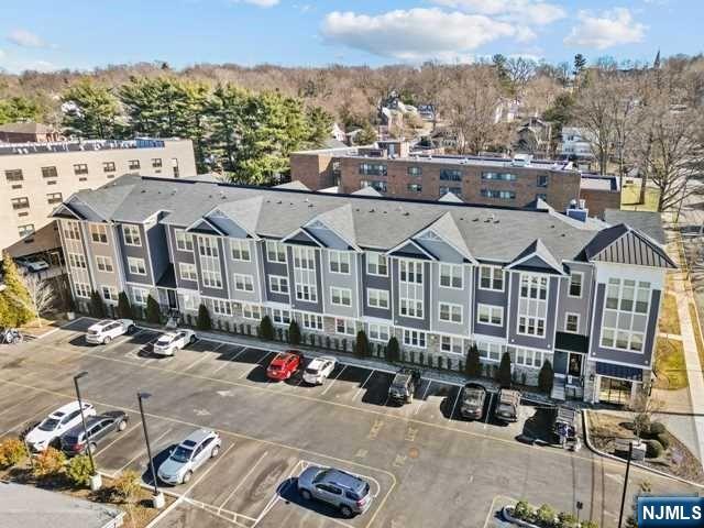 Woodland Place is a 32 unit rental complex in the beautiful town of Leonia. These apartments have open style floor plans, kitchens with center island, and stainless steel appliances. This unit has rear patio washer dryer in unit, walk in closets in both bedrooms. There is an elevator and gym located on site; parking included. Small pet considered.