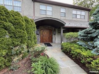 EXPERIENCE LUXURY LIVING IN THIS 1,278 Sf. Ft. 1 BEDROOM PLUS DEN,, 2/1/2 BATH TOWNHOUSE LOCATED IN ONE OF RIDGEWOOD'S MOST SPECIAL COMPLEXES. THIS SOPHISTICATED HOME BOASTS A SPACIOUS LIVING ROOM WITH GAS FIREPLACE - PERFECT FOR RELAXATION AND OPEN FLOOR PLAN DINING AREA. THE WELL-APPOINTED EAT IN KITCHEN IS OUTFITTED WITH NEWER HIGH-END APPLIANCES. POWDER ROOM AND GUEST CLOSET COMPLETE THE FIRST LEVEL. UPSTAIRS YOU WILL BE PLEASED WITH THE PRIMARY BR & ENSUITE FULL BATH/SOT, DEN WITH DOUBLE CLOSET, A SECOND FB/SS AND CONVENIENT W&D. ENJOY THE BENEFIT OF THE ELEVATOR AND PEACE OF MIND OF THE GENERATOR. THE PRIVATE GARAGE OFFERS AMPLE STORAGE WITH PULL-DOWN STAIR ACCESS. INDULGE IN THE HEATED INDOOR POOL OPEN FROM MEMORIAL DAY TO LABOR DAY. ALL THIS SET AMIDST LUSH BEAUTIFULLY-MANICURED GROUNDS. JUST MOMENTS TO THE DOWNTOWN CENTER WITH OVER 50 RESTAURANTS, EXPANSIVE LIBRARY. TEN RES FOR FIRST $150 OF A REPAIR. nO SMOKING OF ANY KIND INSIDE THE BUILDING OR ON THE PROPERTY.