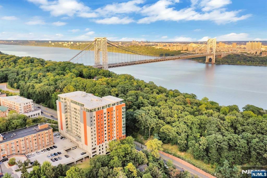 Newly built luxury building in Fort Lee and a stones throw away from NYC. Homes come with hardwood flooring throughout, floor to ceiling widows, washer/dryer, island kitchens, granite countertops, high speed internet access, trash compactor, walk-in closets and more. Located in Fort Lee with plenty of restaurants, shopping, & recreation all within walking distance. Amenities include fitness center, controlled access, business center, package service, maintenance/property manager on site, sauna, walking/biking trails, lounge and more! The Pinnacle - Fort Lee is steps to all major forms of transit to NYC and all of NJ including GW Bridge, NJ Transit System and NJ/NY Waterway Ferries. Truly Class A High Rise living at its finest! *PHOTOS OF MODEL UNITS. Large PH 1,850. SqFt.