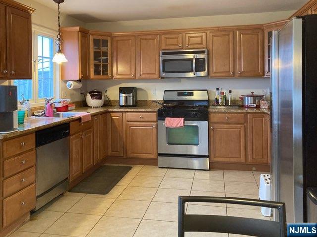 WELL MAINTAINED SIDE BY SIDE 3BR/3.5BTH DUPLEX LOCATED ON CORNER OF HACKENSACK & UNION AVE. ENTRACE IS ON UNION AVE. FULL FINISHED BASEMENT WITH LAUNDRY. 2 CAR ATTACHED GARAGE AND DRIVEWAY. ALL HARDWOOD FLOOR WITH OPEN FLOOR PLAN. WOOD RIDGE TRAIN STATION NEAR BY.