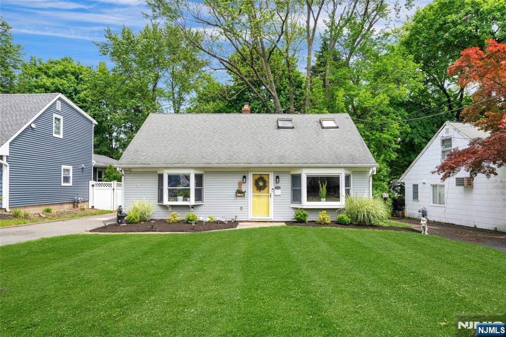 Discover the ultimate dream home just 15 miles from the vibrant city of New York! This stunning property boasts 4 bedrooms, 2 bathrooms, and a host of impressive features. Step inside to find a kitchen that has been fully renovated in 2023, complete with modern cabinets and countertops. The kitchen opens up to a spacious family room with a convenient breakfast bar, perfect for entertaining guests. A separate laundry room provides easy access to a deck that overlooks a large, level yard surrounded by a stylish vinyl privacy fence. Simply pack your bags and get ready to move in immediately - this home is truly a one-of-a-kind gem!