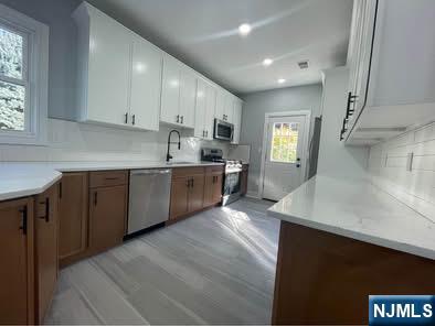 First floor brand new 3 bedroom apartment, open concept living room, eat-in kitchen with ss appliances, full bathroom. Central a/c, use of yard and shared driveway. Laundry hook up basement. All utilities paid by tenant including water. Credit score min 650, proof of income. No pets! Close to NYC transportations and all major highways. Must see!