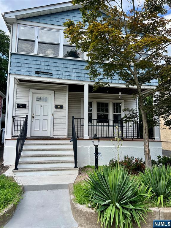 Spacious 2-bedroom rental on a quiet residential dead-end street. Bonus: newly renovated open covered front porch. New kitchen cabinets, flooring and countertops. Formal dining room and living room. Shared use of the back-yard patio and garden. Laundry hook-ups in the basement. One car off-street parking in the narrow driveway. Extremely convenient location. Bus to NYC on the Corner. Near to Nishuane Park (pool, tennis, basketball & more). Washer/Dryer in basement was left by the previous tenant.