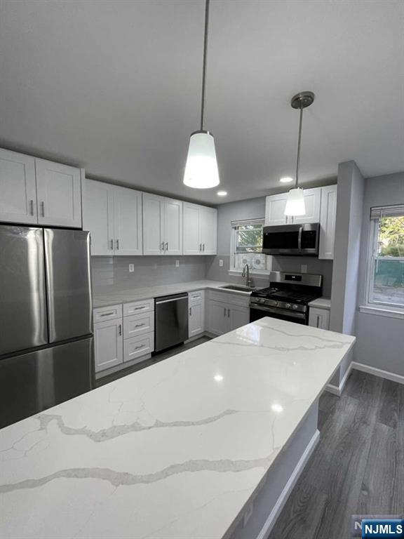 Totally Renovated(2023) 2 Bedrooms 1 Full Bathroom End Unit. New Kitchen with New Appliances, New Flooring, and New Full Bathroom. Very Quiet, Sunny, and Bright 1st Floor. 951 living sqft. Baseboard Heating, Hot Water, and Parking are Included in the Rent. Close to Express NYC Bus, and School.