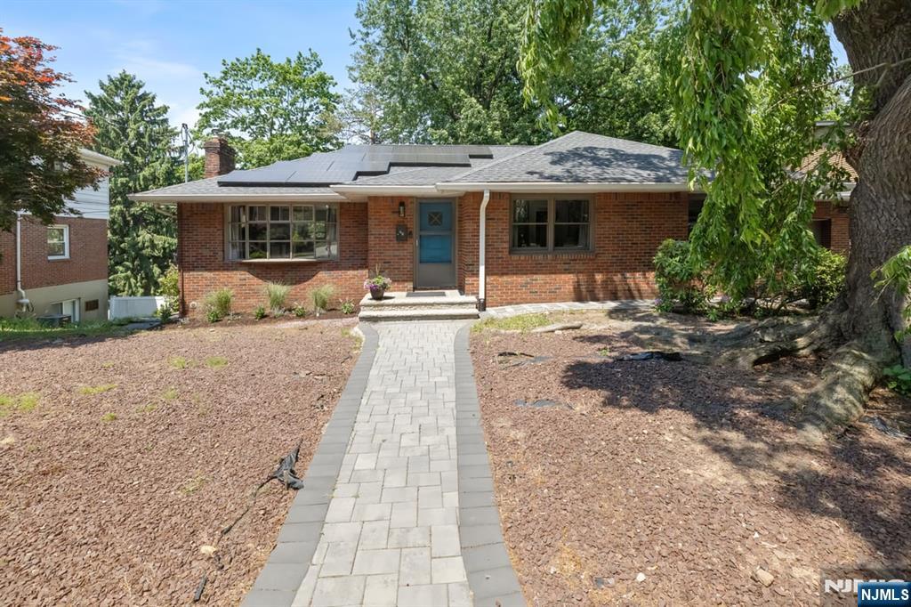 BRIGHT, SPACIOUS, RENOVATED RANCH WITH A FULL LOWER LEVEL WITH ENTRY TO THE BACKYARD. OPEN FLOOR PLAN TOTALLY REDONE AND RENOVATED APPROX 8 YEARS AGO W/NEW FLOORING, NEW ROOF, SOLAR PANELS, NEW FIREPLACE MANTLE, COMPLETELY NEW KITCHEN AND APPLIANCES, NEW FULL BATHROOMS. LOWER LEVEL IS UNFINISHED BUT HAS HIGH CEILINGS, NEAT/CLEAN, AND HAS A LARGE WINDOW AND DOOR TO THE BACK YARD PATIO. CHARMING HOME ON 8690 SQ FT LOT. QUIET STREET. LOWER LEVEL EASILY FINISHED FOR ANOTHER 1600 SQ FT OF LIVING SPACE. SOLAR IS OWNED. SUPER EASY COMMUTE TO NYC AND AREA!***HIGHEST & BEST BY WED 6/3/26 12:00 PM NOON***
