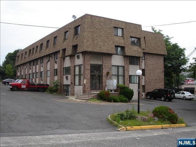SPACIOUS AND BRIGHT 1 BR IN PALISADES PARK WITH ASSIGNED OFF STREET PARKING. FRESHLY PAINTED WITH UPDATED BATHROOM WOOD FLOORS,WALL AC WITH REMOTE,FULL SIZE FRIDGE. NEW LAUNDRY ON SITE AND WALKING DISTANCE TO SHOPS, HOUSES OF WARSHIP AND NYC TRANSPORTATION. 24HR ON SITE SUPERINTENDENT OWNER HAS A NEW JERSEY REAL ESTATE LICENSE
