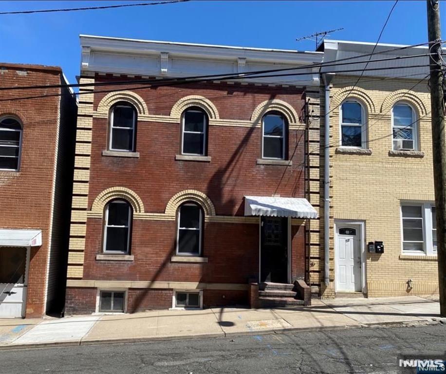 Come and see this amazing 2 bedroom, 1 bath unit in desirable Lodi! Use of yard, laundry and so much more! Centrally located, come and see this beautiful newly renovated unit today!