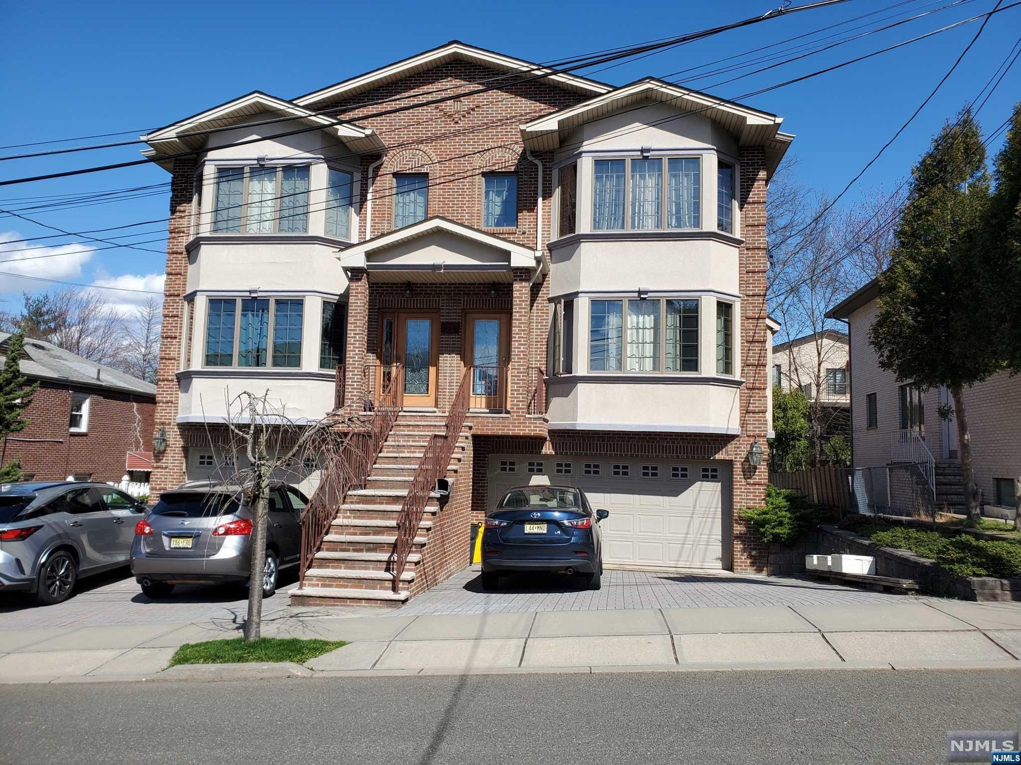 BRICK OVERSIZE DUPLEX(UNIT #B) ONE BLOCK FROM BROAD AVE. ALL HARDWOOD FLOORS THROUGH OUT.OPEN DOOR TO PRIVATE DECK. EAT IN KITCHEN WITH GRANITE COUNTER TOPS.STAINLESS STEEL APPLIANCE AND WASHER/DRIYER. MASTER BEDROOM WITH FULL BATHROOM, JACUZZI AND SEPARATED STAND SHOWER.2 CAR GARAGE AND PARKING SPACE.NEAR SHOPPING/TRASPORTATION AND MAJOR HIGHWAYS. ..SORRY! NO PET... MUST CHECK! CREDIT AND INCOMES ...